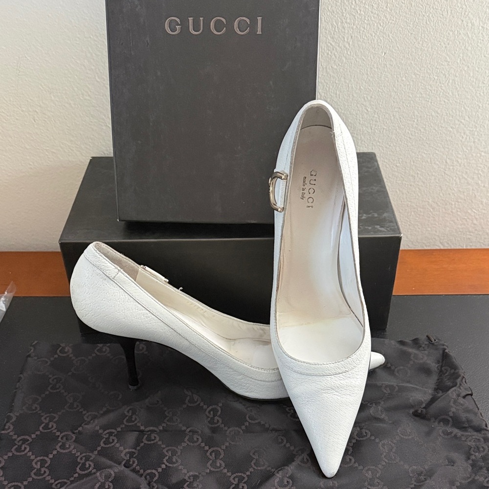 Vintage Gucci pumps with black stacked 3 1/2” heel. With box and GG shoe bag